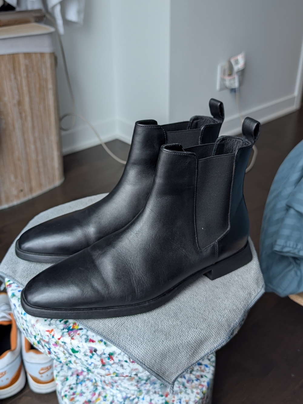 Zara Men's Black Chelsea Boots - Sleek Leather Ankle Boots